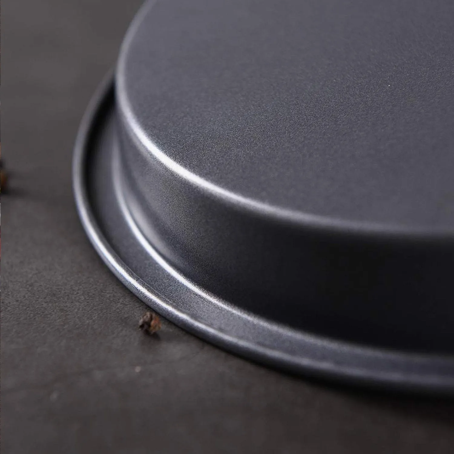 Round Shape Carbon Steel Non-stick Baking Tray (11 Inch)